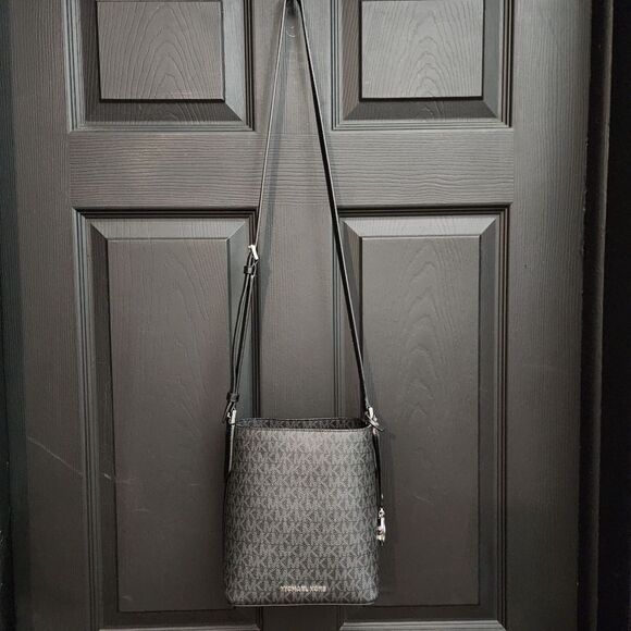 Michael Kors Kimberly Bucket Crossbody Bag - Picture 3 of 16